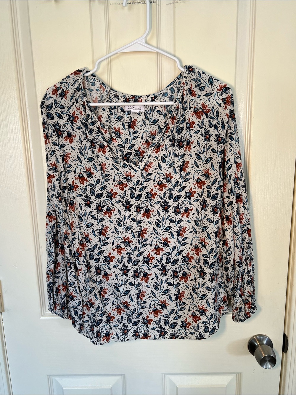 Velvet by Graham & Spencer Floral V-Neck Blouse Medium 100% Viscose Boho